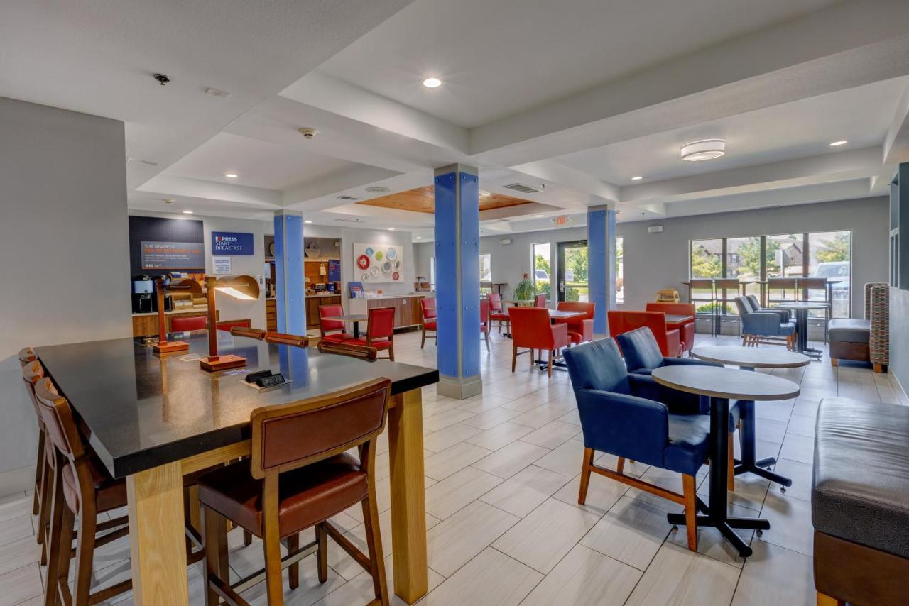 Holiday Inn Express Hotel & Suites Shelbyville By Ihg Eksteriør bilde